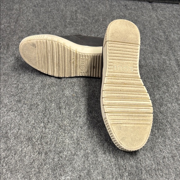 Naturalizer Textured Black and Tan Slip-On Flats - Picture 7 of 7